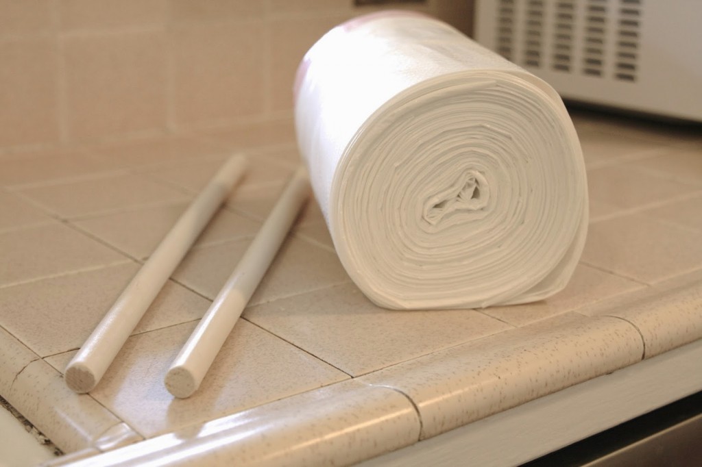 3 Smart Ways to Store Kitchen Trash Bags