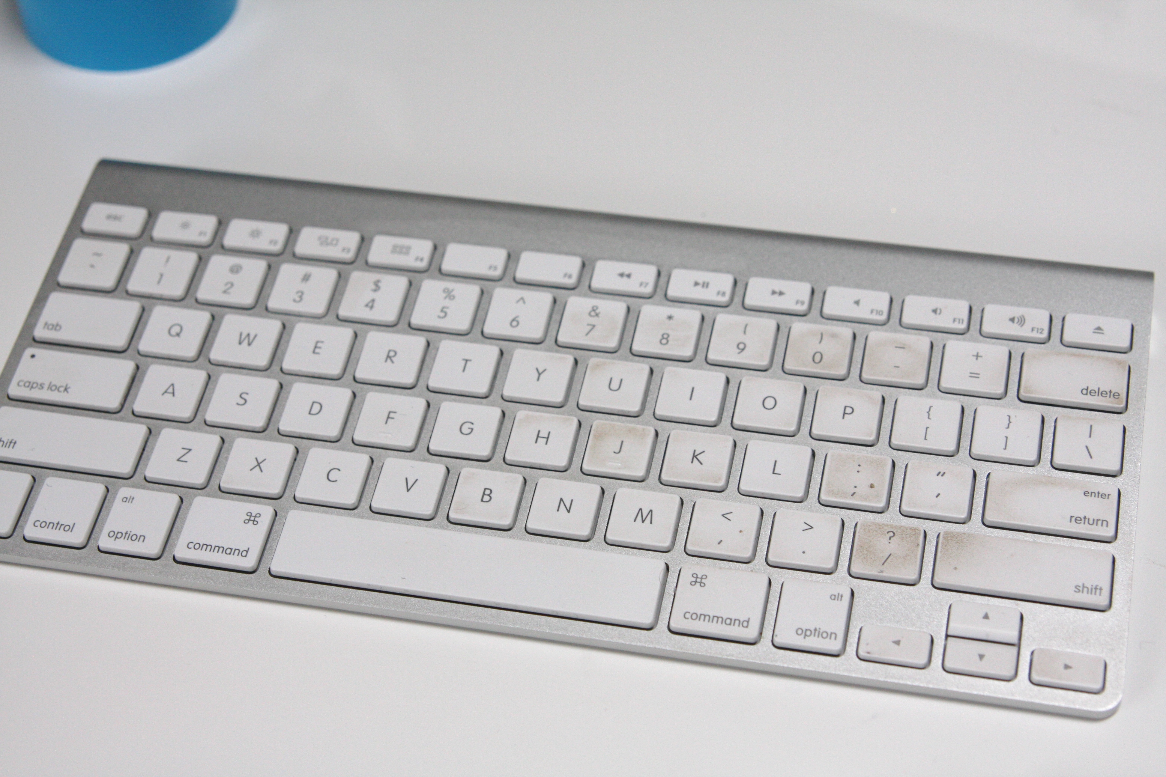 how to clean a apple computer keyboard