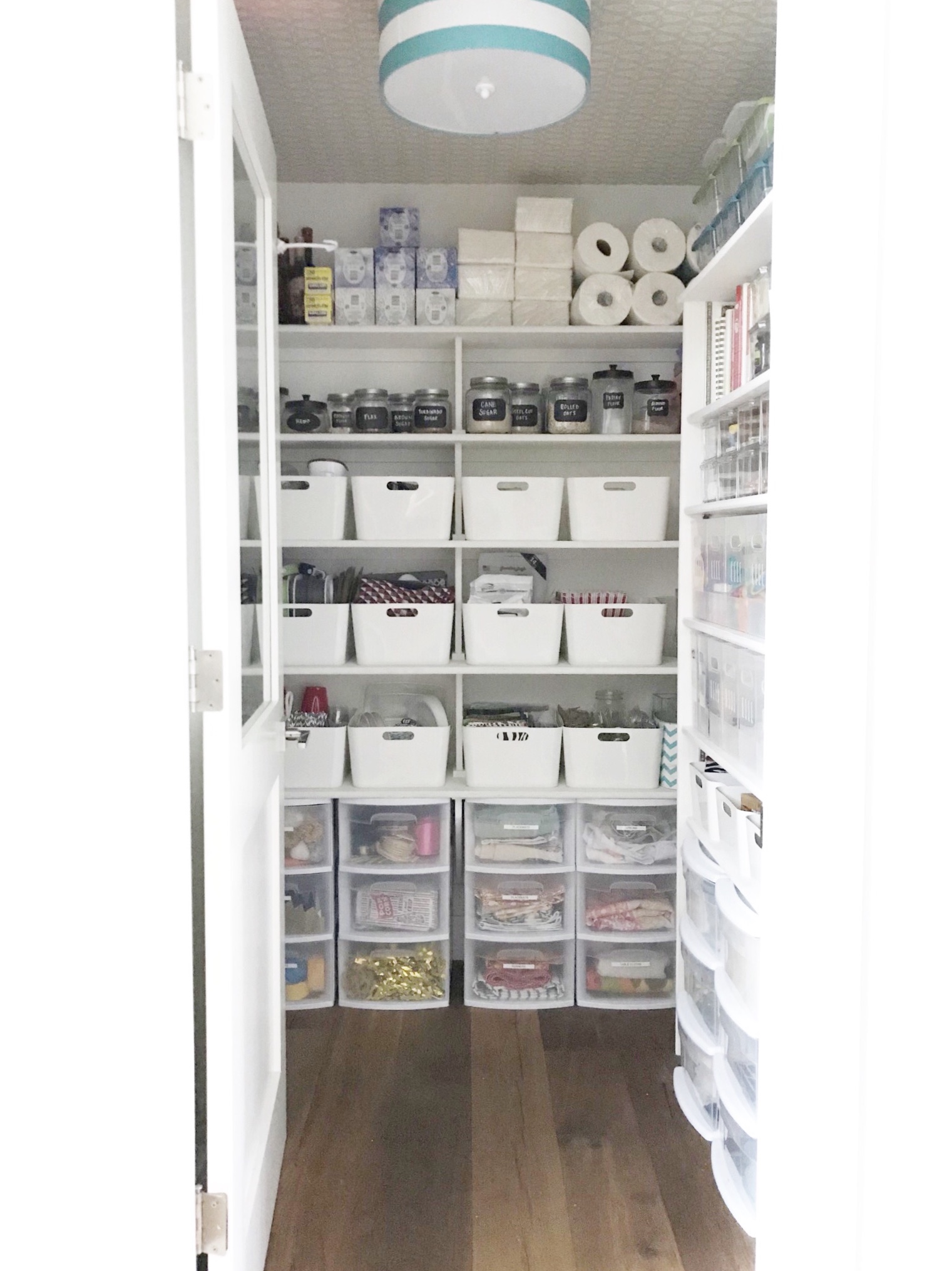 https://simplyorganized.me/wp-content/uploads/2018/08/How-To-Organize-A-Beauitful-Pantry.jpg