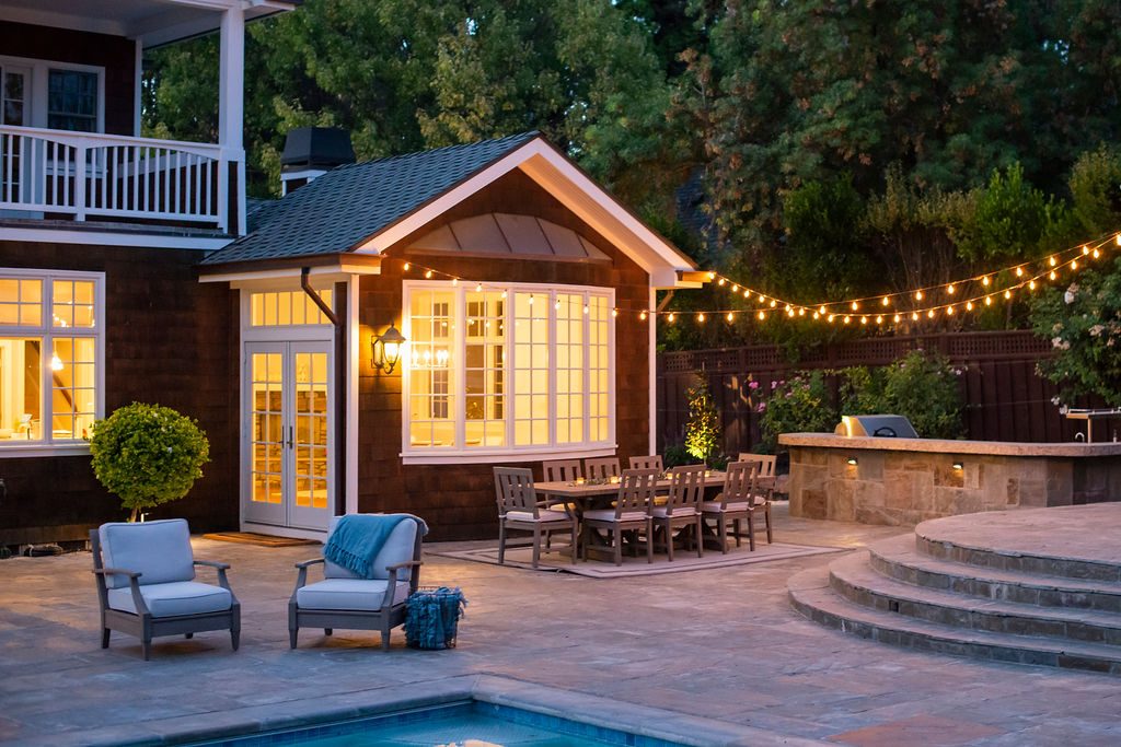 How To Organize & Update An Outdoor Entertaining Area