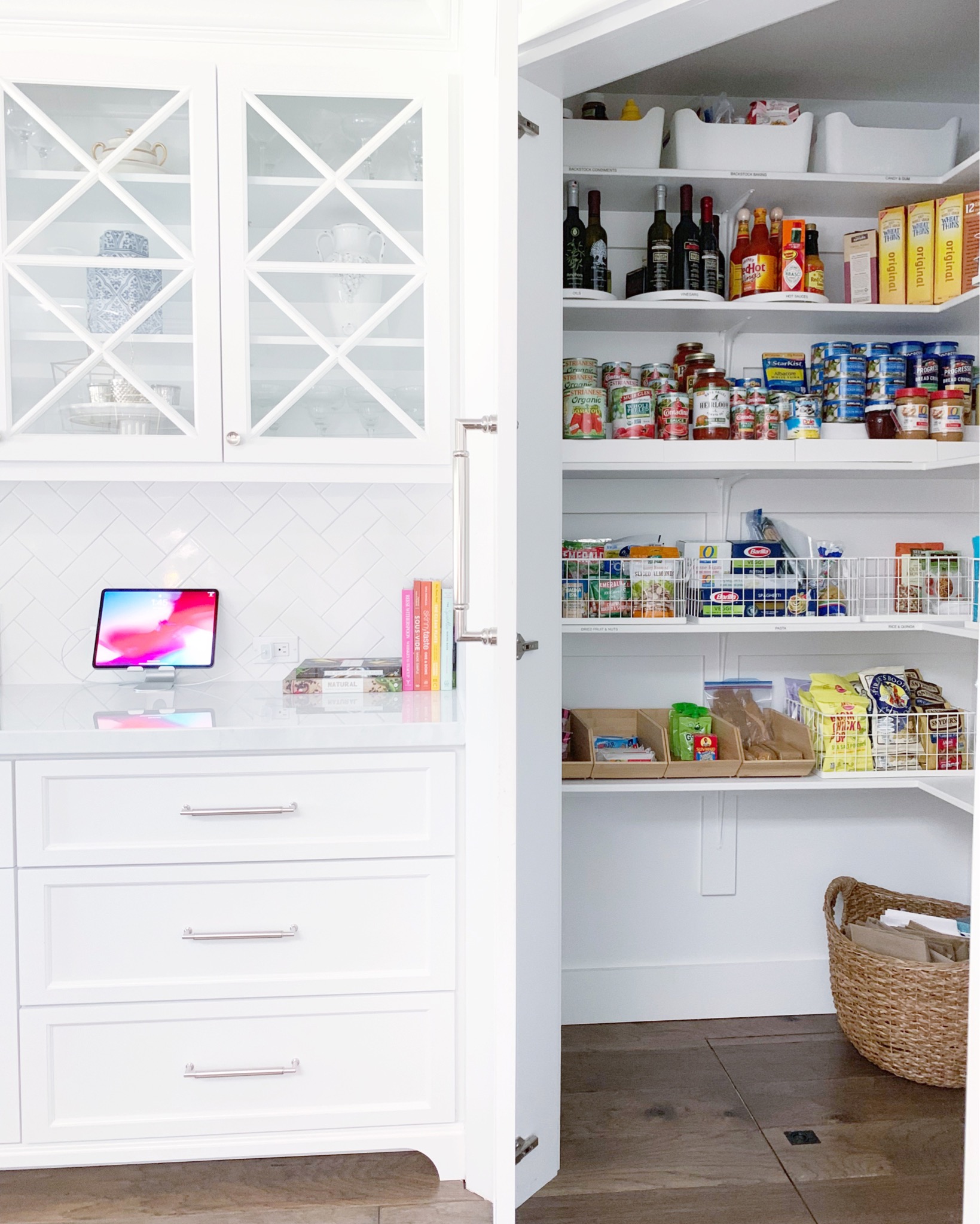 https://simplyorganized.me/wp-content/uploads/2019/06/beautiful-white-pantry-by-simply-organized.jpg
