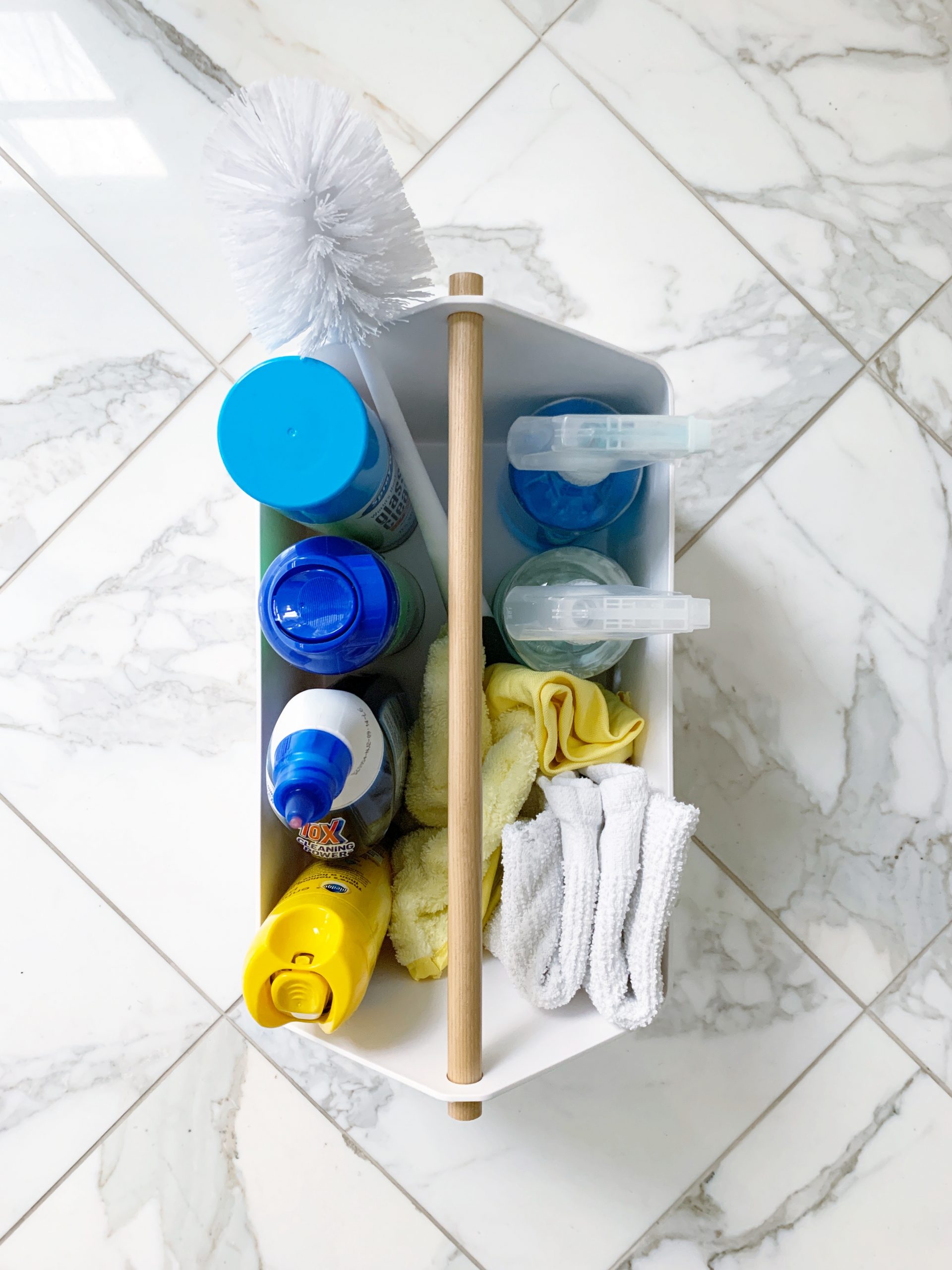 How to stock and organize a cleaning caddy
