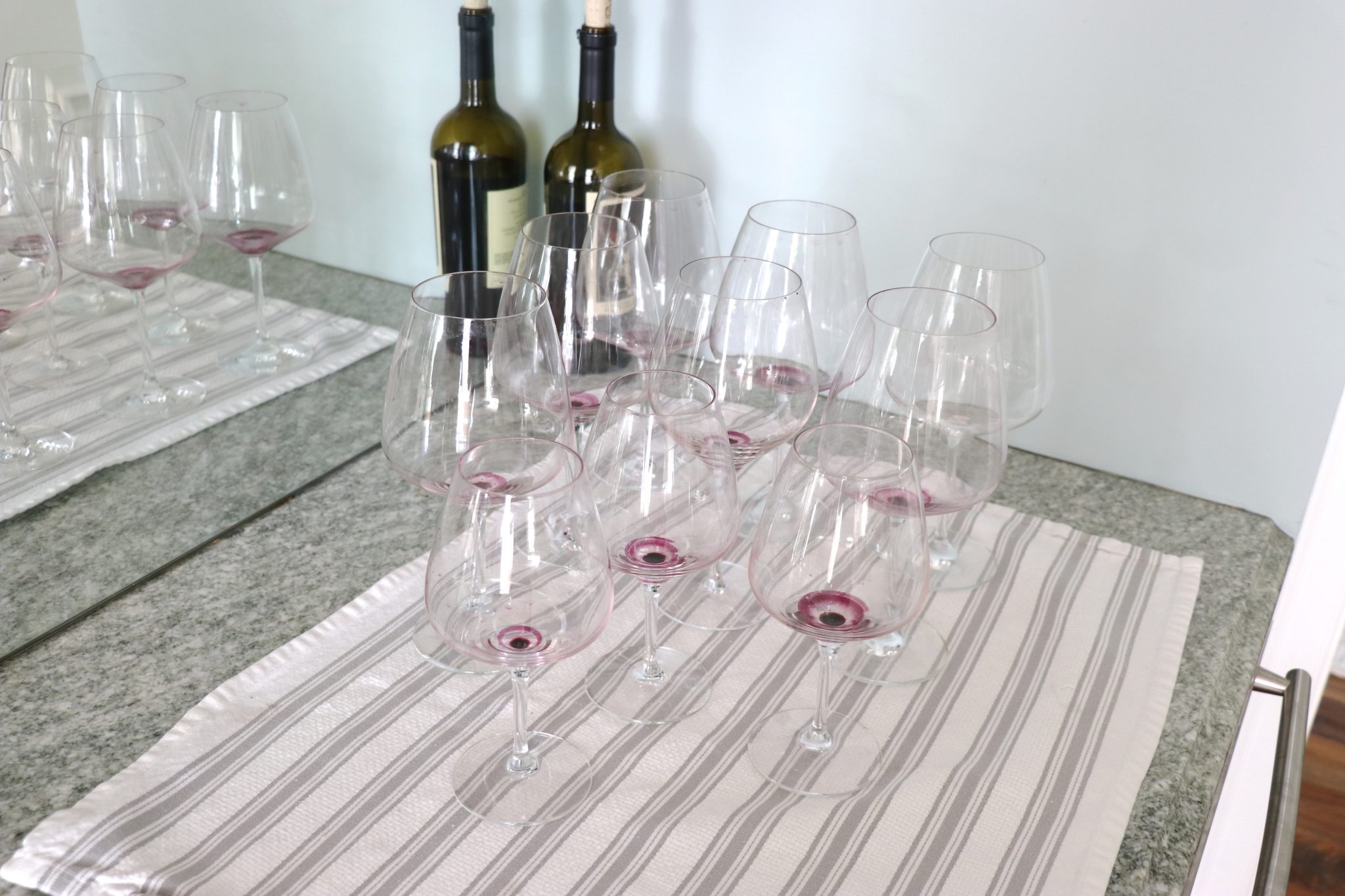 Video Clean & Spotless Wine Glasses Simply Organized
